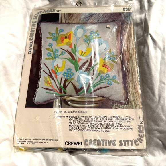 Vintage Creative Stitchery Pillow Kit Cheerie Crocus 891A Hong Kong - Picture 2 of 10